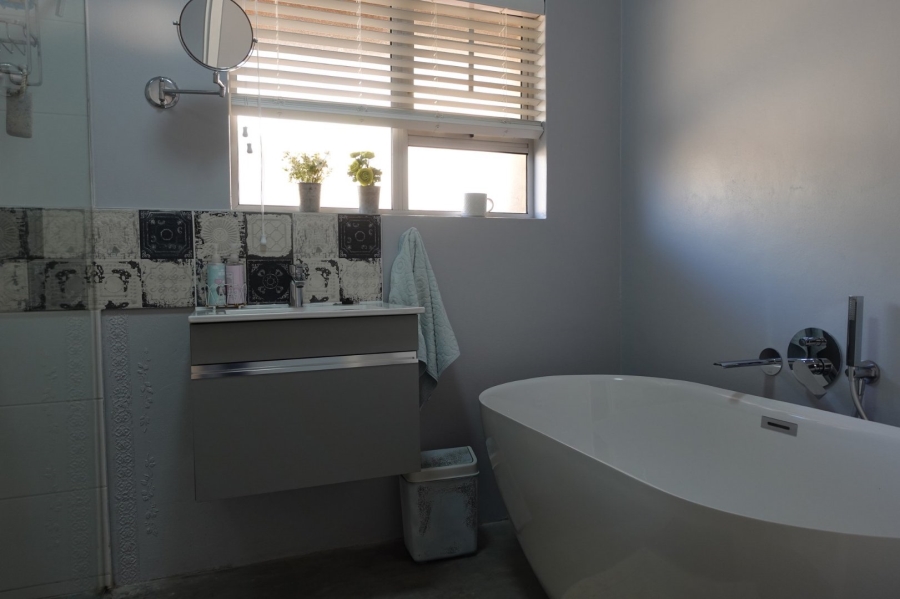 6 Bedroom Property for Sale in Outeniqua Strand Western Cape